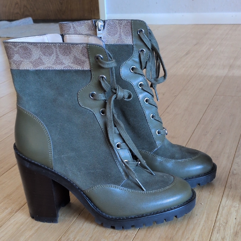✨ Coach Green And Tan Heeled Hedy Boot Size 9.5/ 40 - Picture 1 of 8